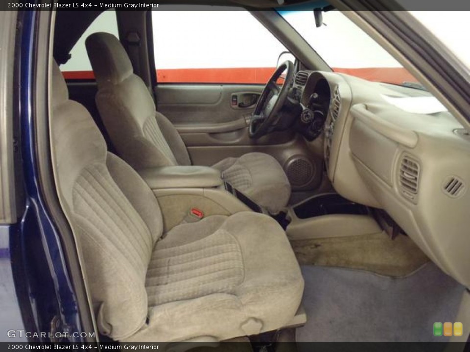 Medium Gray Interior Photo for the 2000 Chevrolet Blazer LS 4x4 #55321081