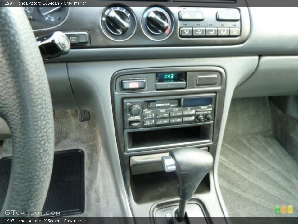 Gray Interior Controls for the 1997 Honda Accord LX Sedan #55347916