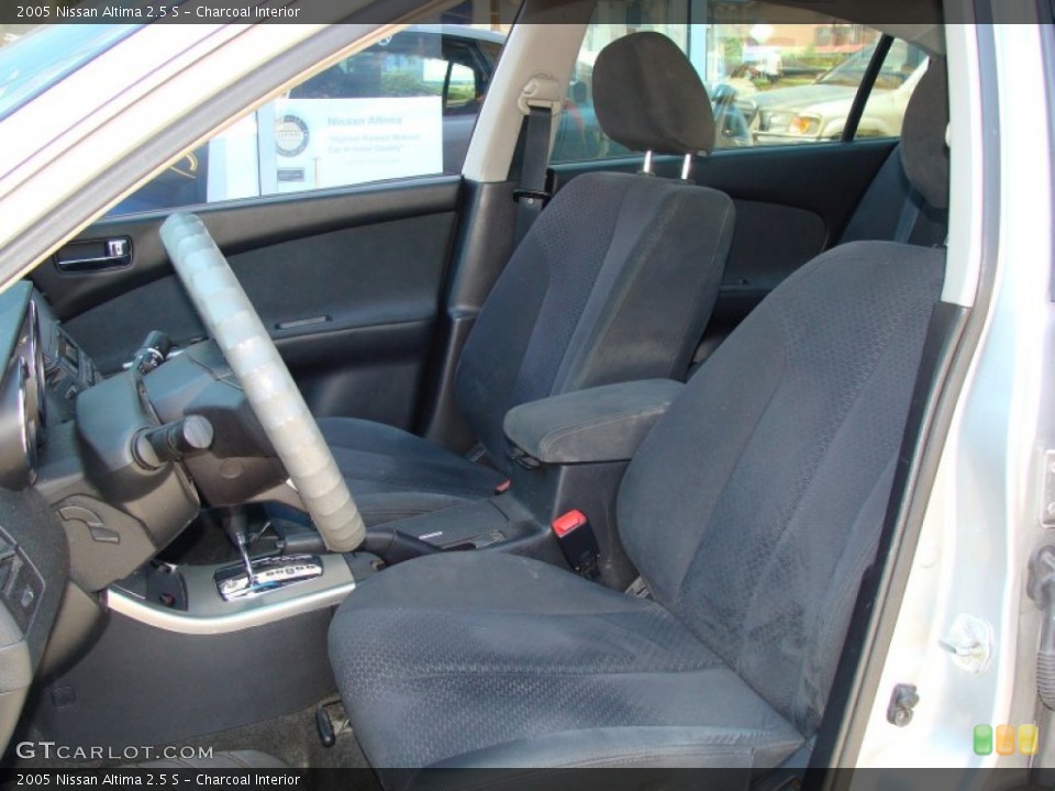 Charcoal Interior Photo for the 2005 Nissan Altima 2.5 S #55353506