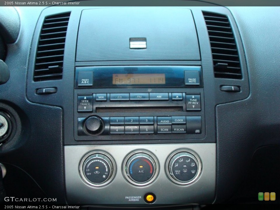 Charcoal Interior Controls for the 2005 Nissan Altima 2.5 S #55353548