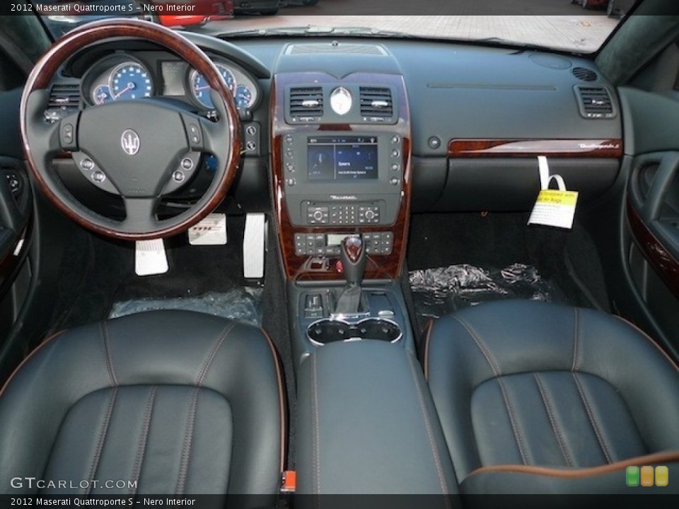 Nero Interior Dashboard for the 2012 Maserati Quattroporte S #55364578