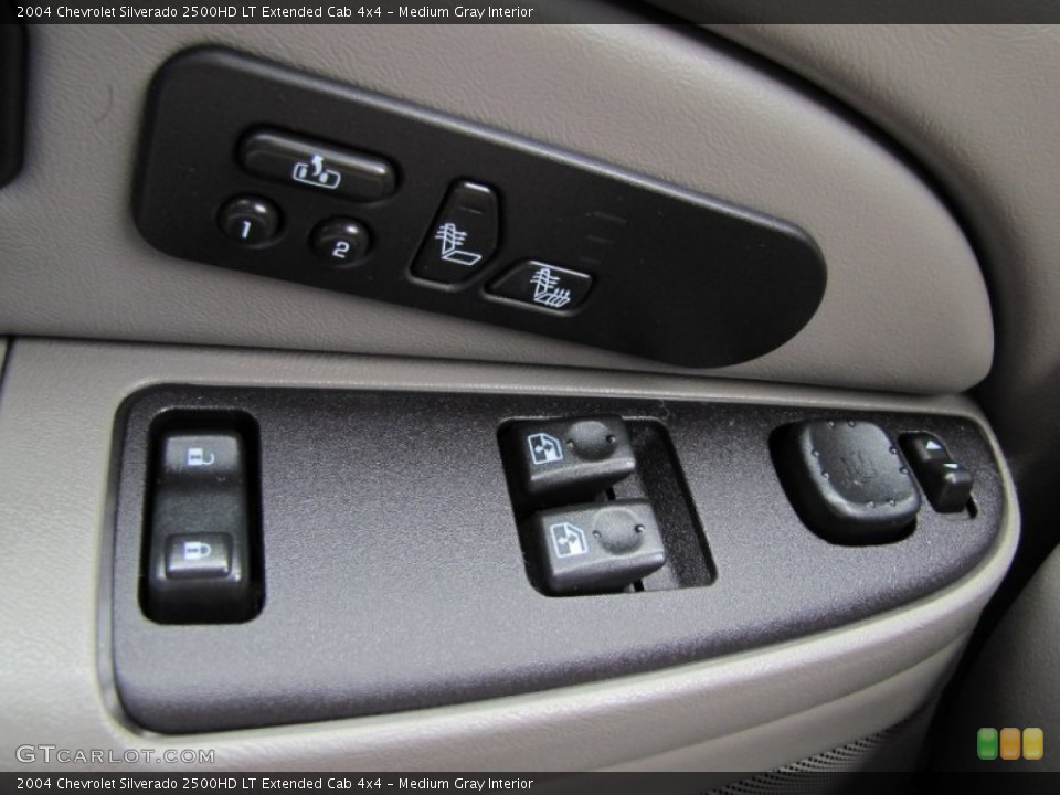 Medium Gray Interior Controls for the 2004 Chevrolet Silverado 2500HD LT Extended Cab 4x4 #55368591