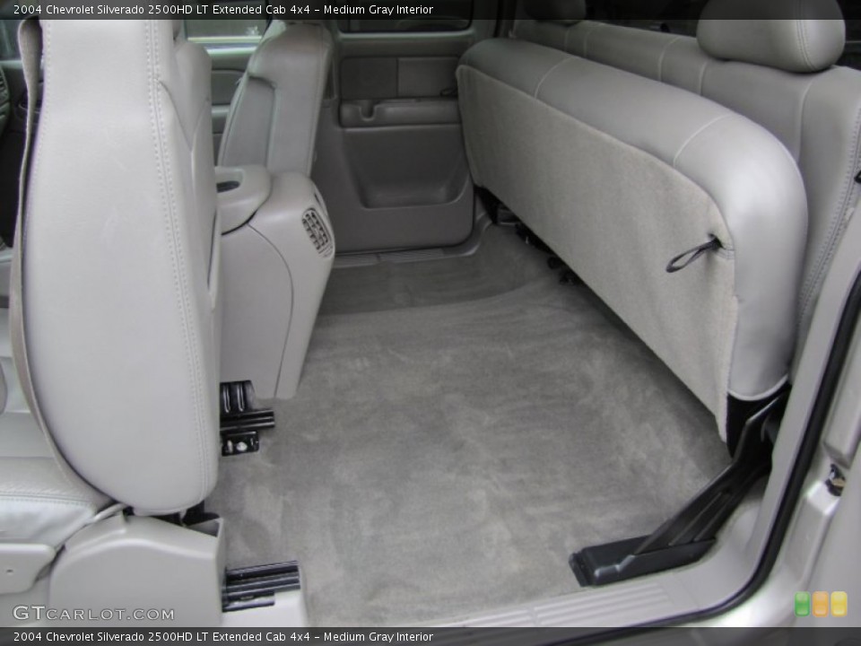 Medium Gray Interior Photo for the 2004 Chevrolet Silverado 2500HD LT Extended Cab 4x4 #55368681