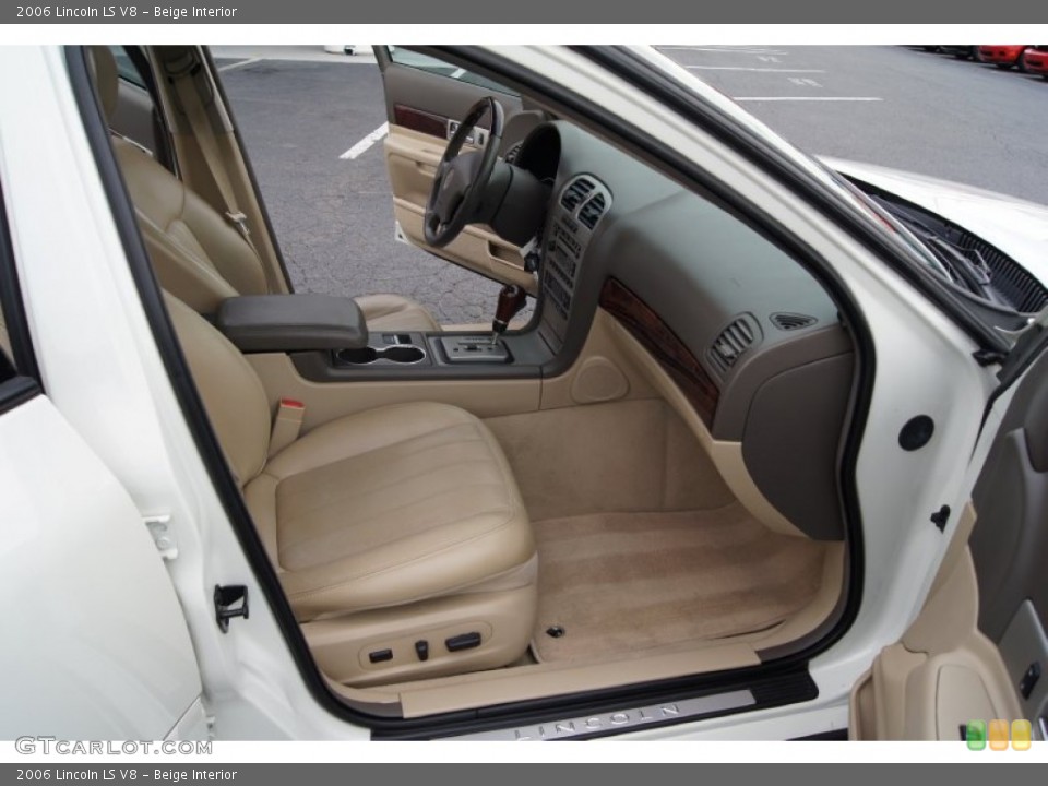 Beige Interior Photo for the 2006 Lincoln LS V8 #55403313