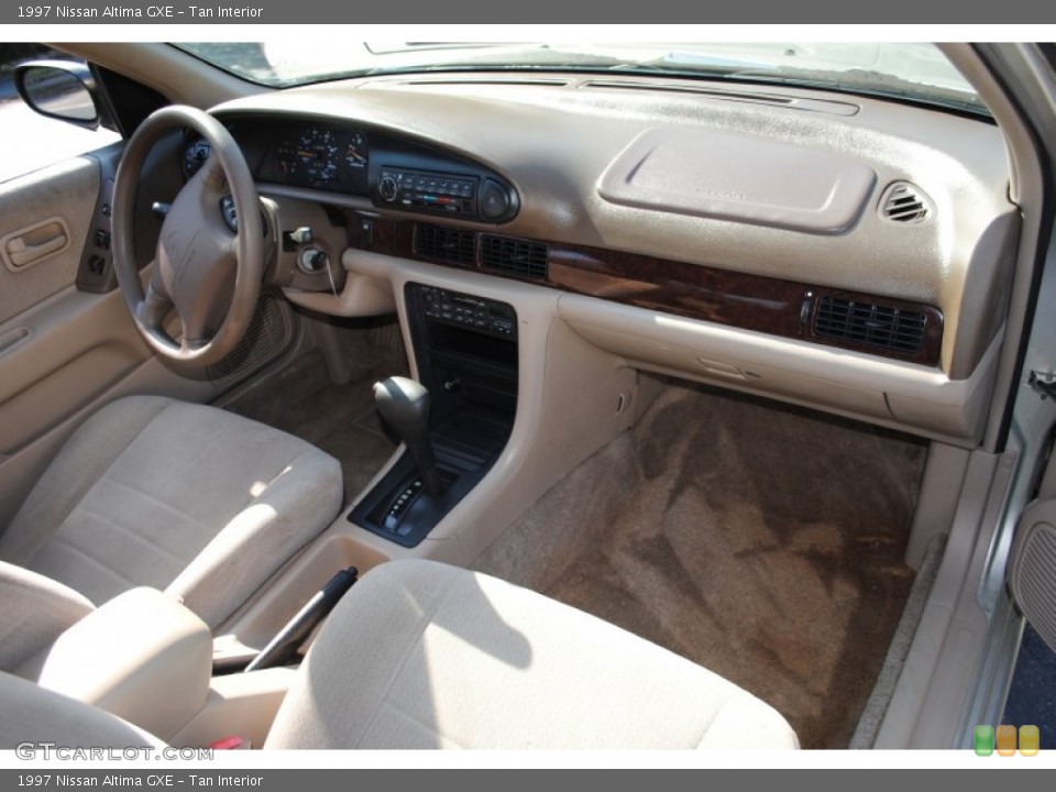 Tan Interior Photo for the 1997 Nissan Altima GXE #55408389