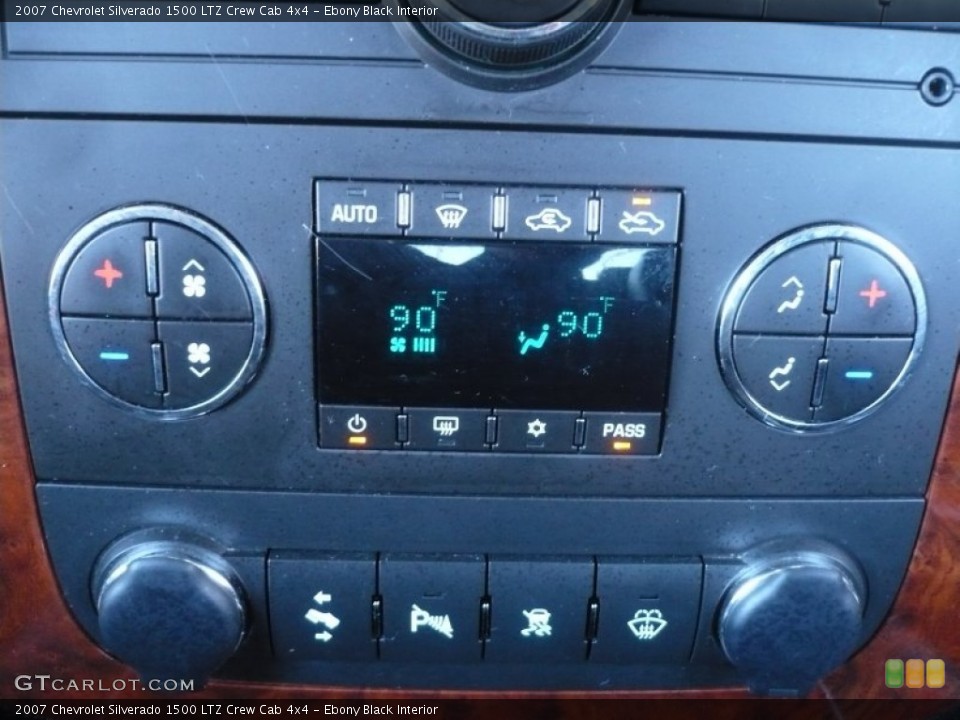 Ebony Black Interior Controls for the 2007 Chevrolet Silverado 1500 LTZ Crew Cab 4x4 #55408395