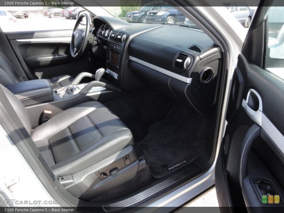 Black Interior Photo for the 2006 Porsche Cayenne S #55423869
