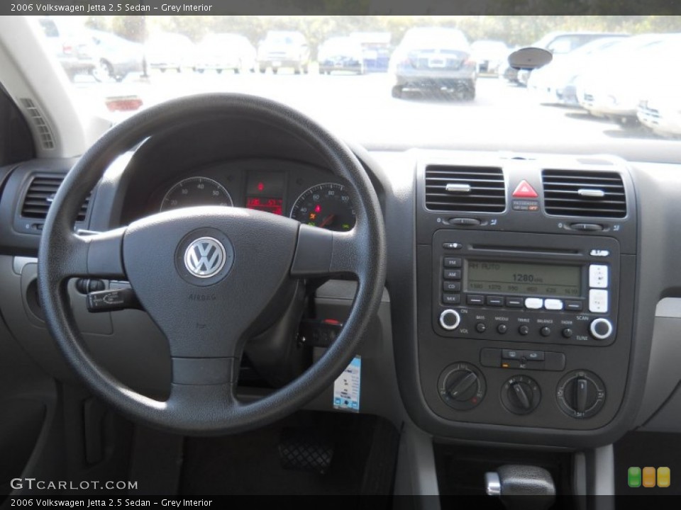 Grey Interior Dashboard for the 2006 Volkswagen Jetta 2.5 Sedan #55426338