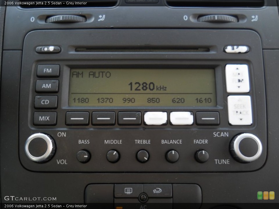 Grey Interior Audio System for the 2006 Volkswagen Jetta 2.5 Sedan #55426347