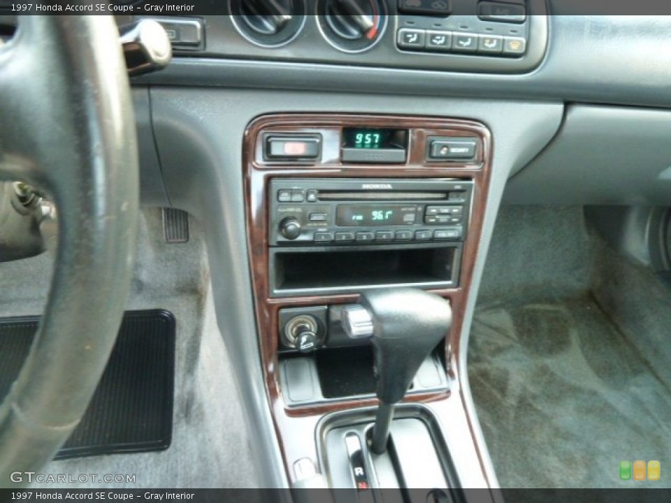 Gray Interior Controls for the 1997 Honda Accord SE Coupe #55433132
