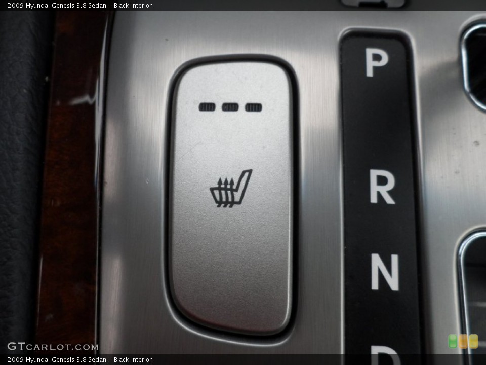 Black Interior Controls for the 2009 Hyundai Genesis 3.8 Sedan #55442161