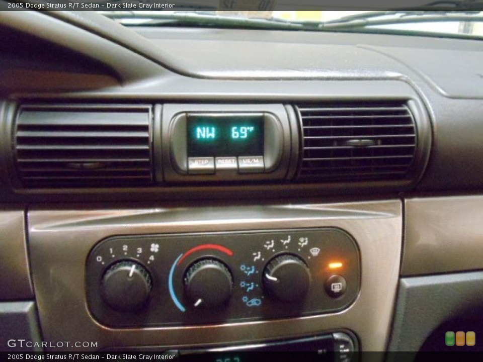 Dark Slate Gray Interior Controls for the 2005 Dodge Stratus R/T Sedan #55455146