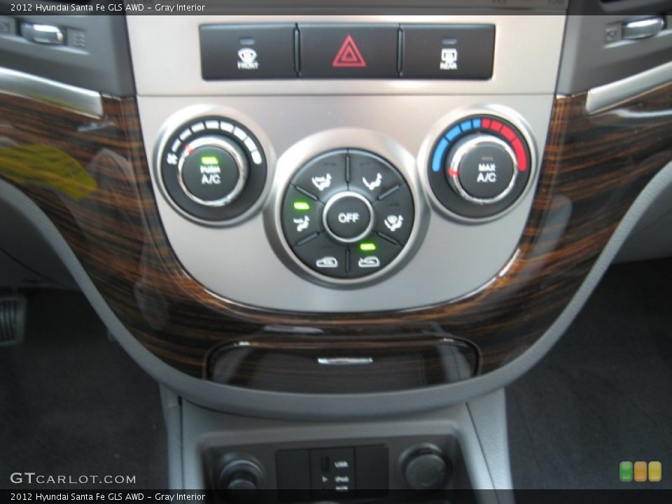 Gray Interior Controls for the 2012 Hyundai Santa Fe GLS AWD #55463696