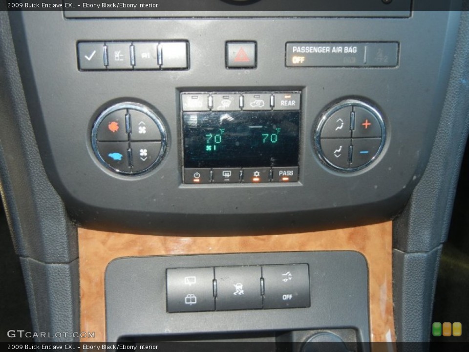 Ebony Black/Ebony Interior Controls for the 2009 Buick Enclave CXL #55478818