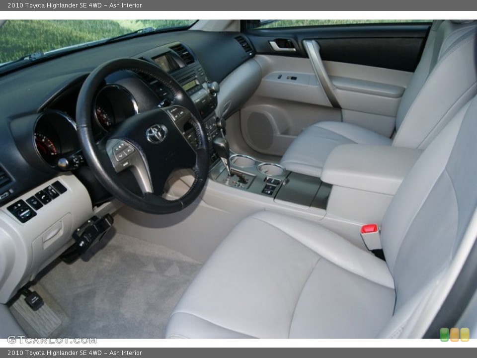 Ash Interior Photo for the 2010 Toyota Highlander SE 4WD #55483334