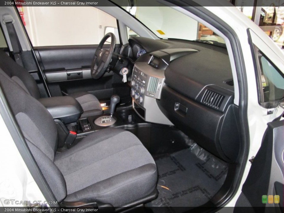 Charcoal Gray Interior Photo for the 2004 Mitsubishi Endeavor XLS #55484447