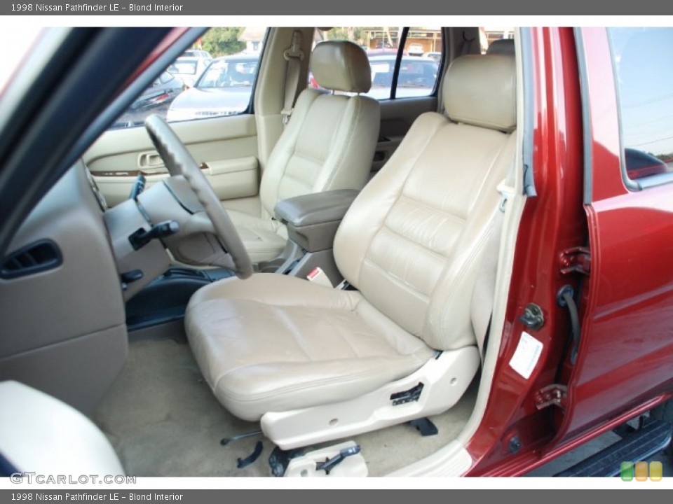 Blond Interior Photo for the 1998 Nissan Pathfinder LE #55499677