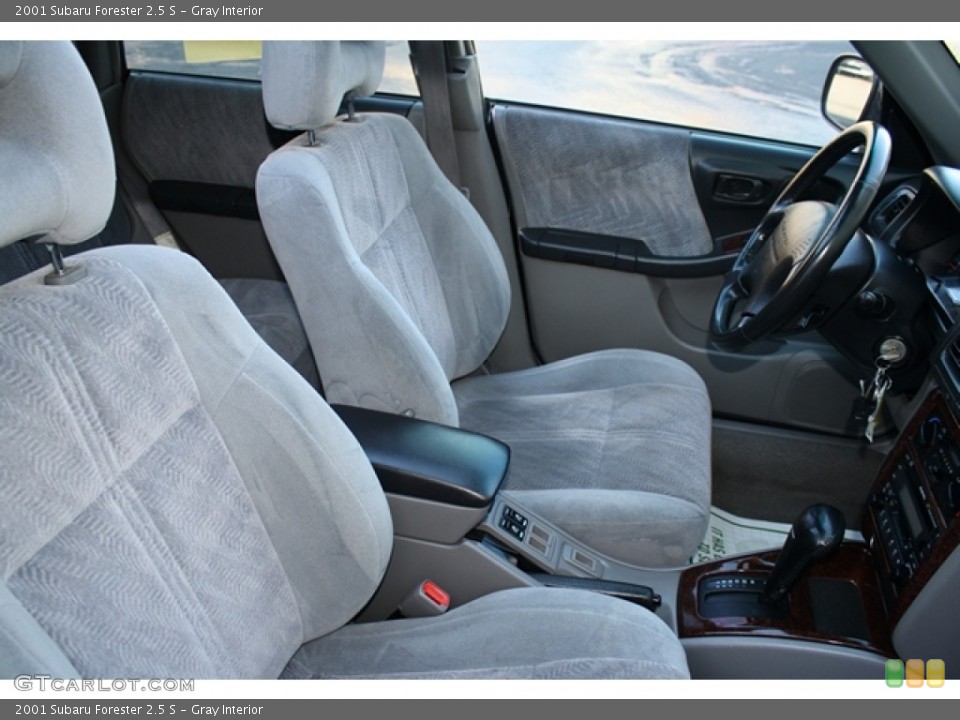 Gray Interior Photo for the 2001 Subaru Forester 2.5 S #55522817