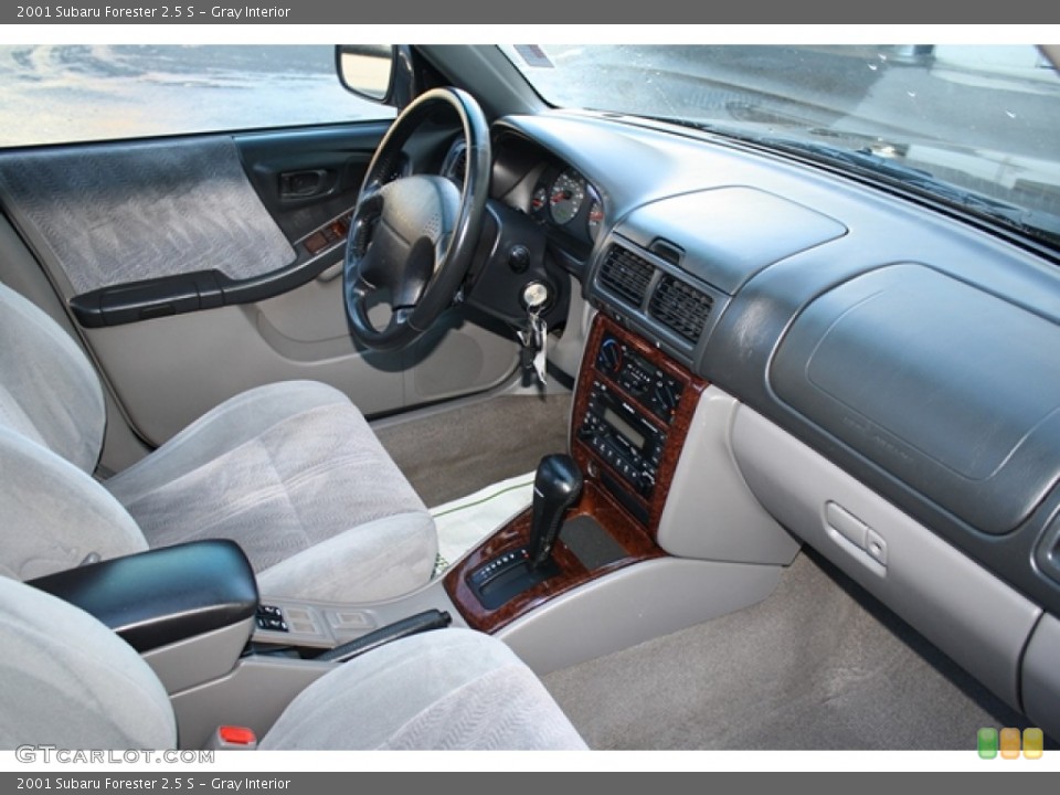 Gray Interior Photo for the 2001 Subaru Forester 2.5 S #55522826