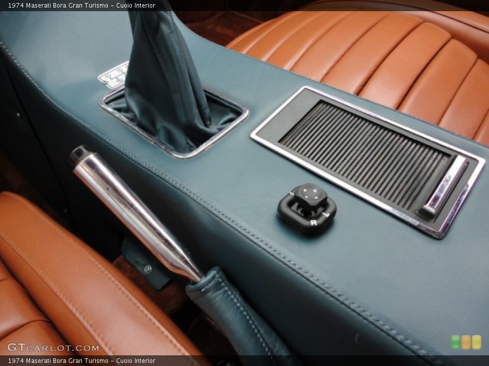 Cuoio Interior Controls for the 1974 Maserati Bora Gran Turismo #55531853