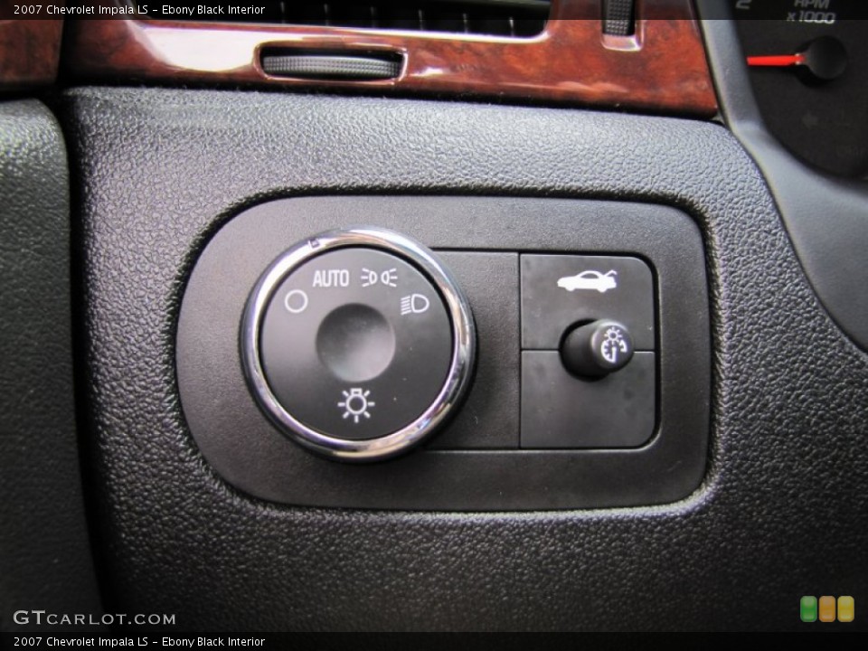 Ebony Black Interior Controls for the 2007 Chevrolet Impala LS #55534053