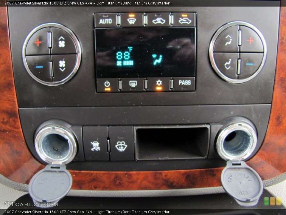 Light Titanium/Dark Titanium Gray Interior Controls for the 2007 Chevrolet Silverado 1500 LTZ Crew Cab 4x4 #55534262