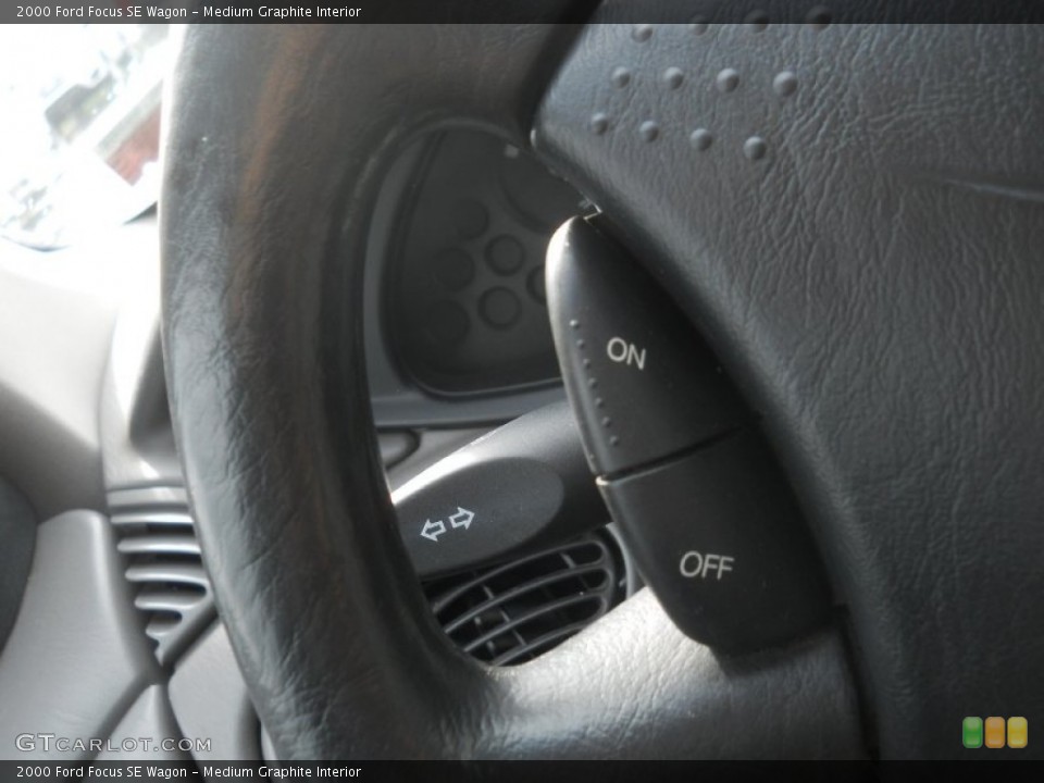 Medium Graphite Interior Controls for the 2000 Ford Focus SE Wagon #55535543