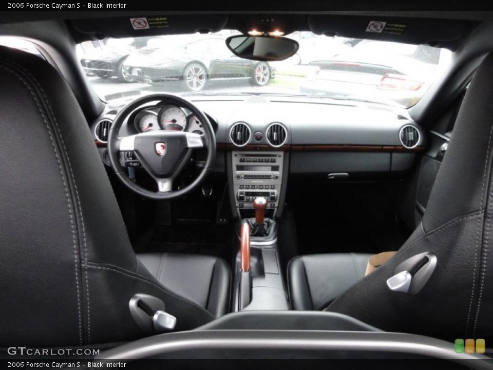 Black Interior Dashboard for the 2006 Porsche Cayman S #55560123