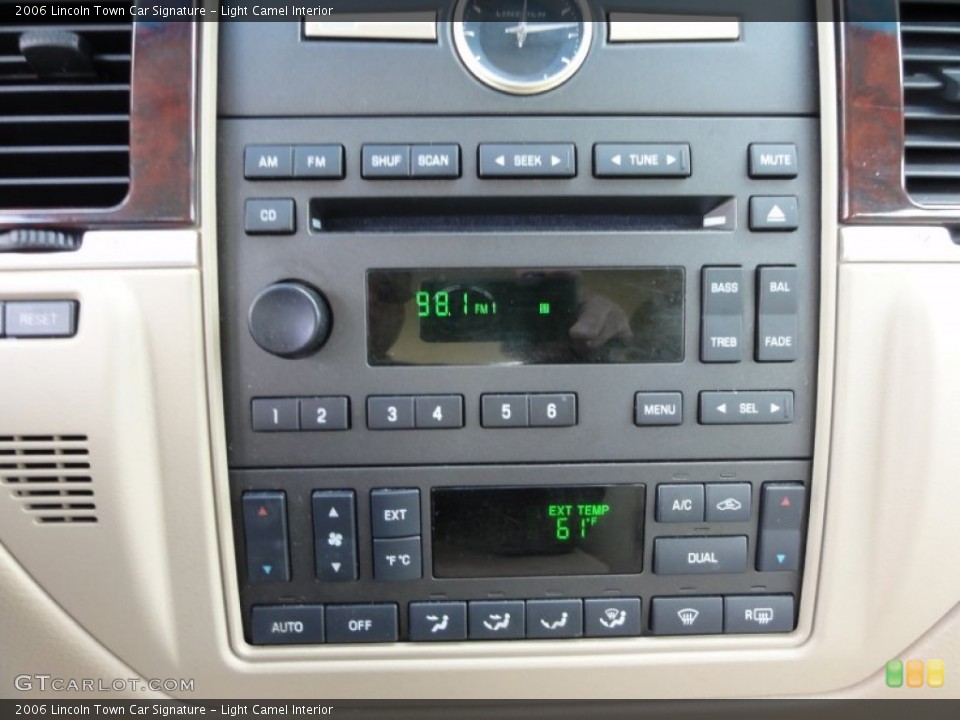 Light Camel Interior Controls for the 2006 Lincoln Town Car Signature #55565286