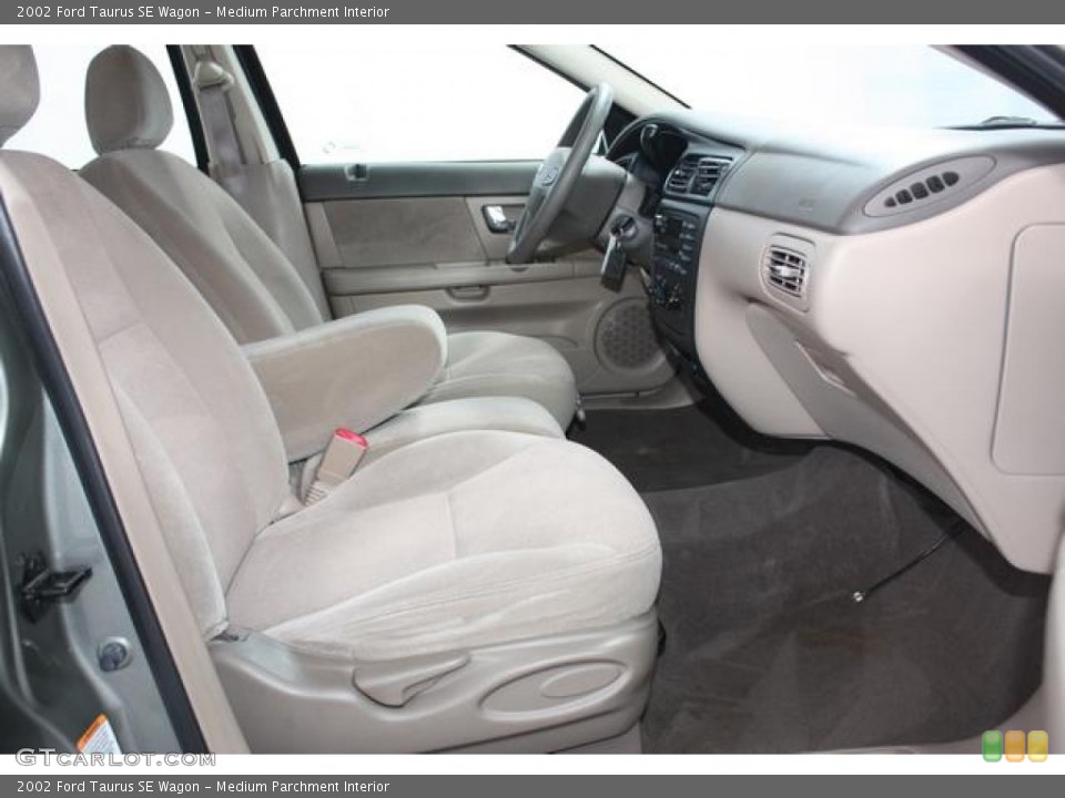 Medium Parchment Interior Photo for the 2002 Ford Taurus SE Wagon #55576383