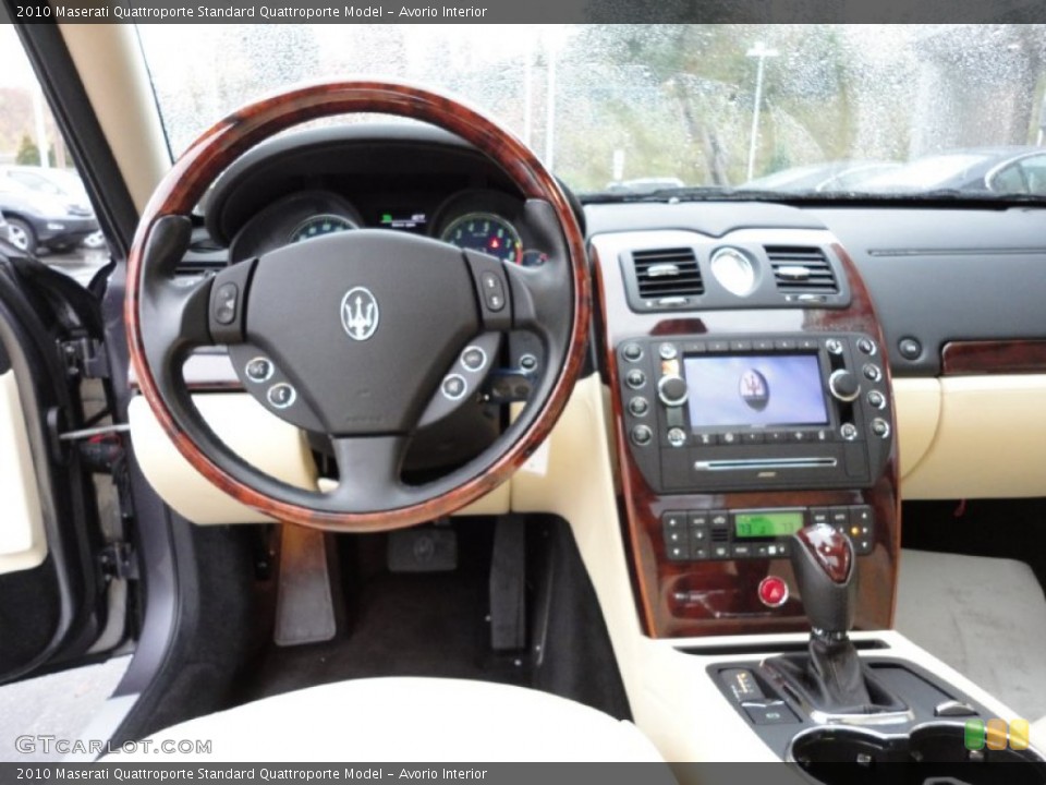 Avorio Interior Dashboard for the 2010 Maserati Quattroporte  #55584971