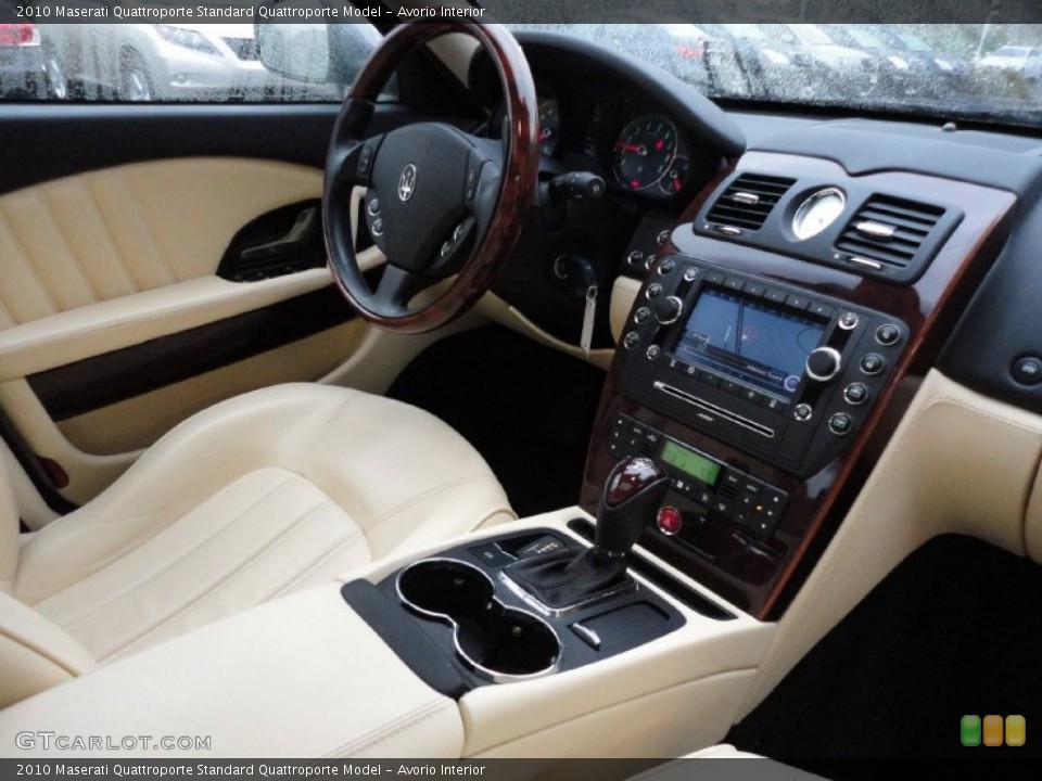 Avorio Interior Dashboard for the 2010 Maserati Quattroporte  #55585009