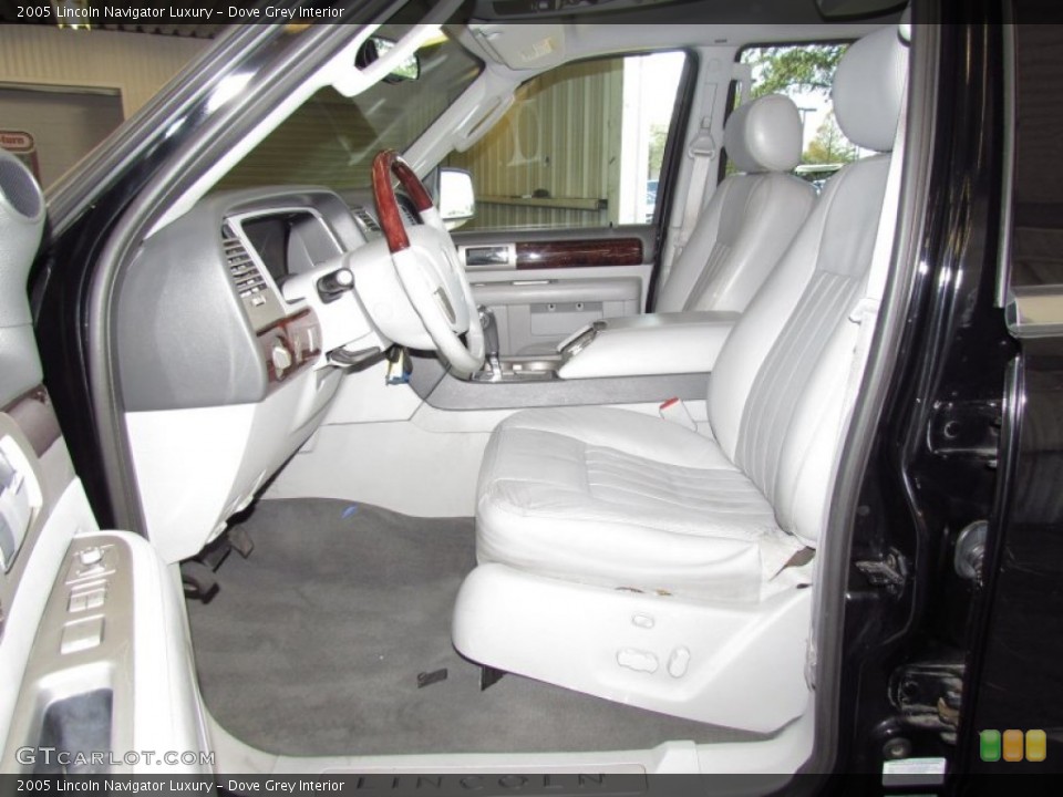 Dove Grey Interior Photo for the 2005 Lincoln Navigator Luxury #55594501