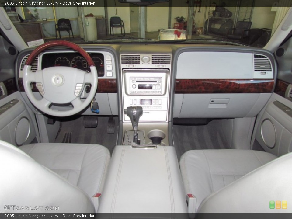 Dove Grey Interior Dashboard for the 2005 Lincoln Navigator Luxury #55594540