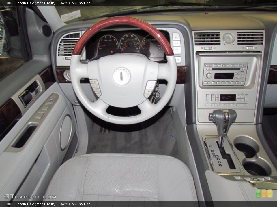 Dove Grey Interior Dashboard for the 2005 Lincoln Navigator Luxury #55594549