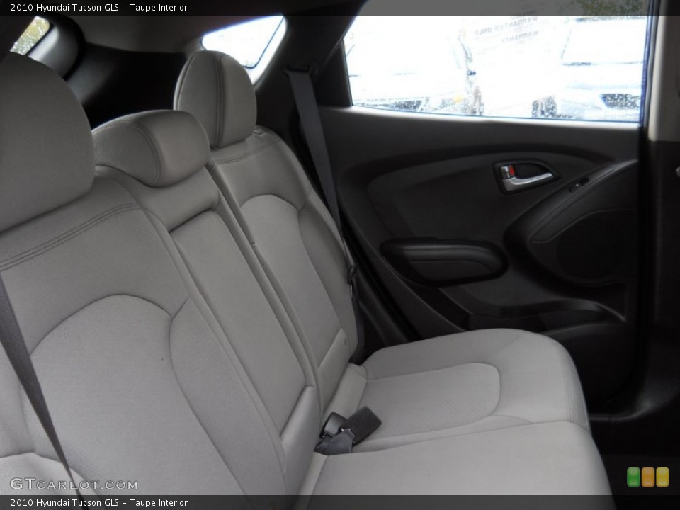 Taupe Interior Photo for the 2010 Hyundai Tucson GLS #55600403