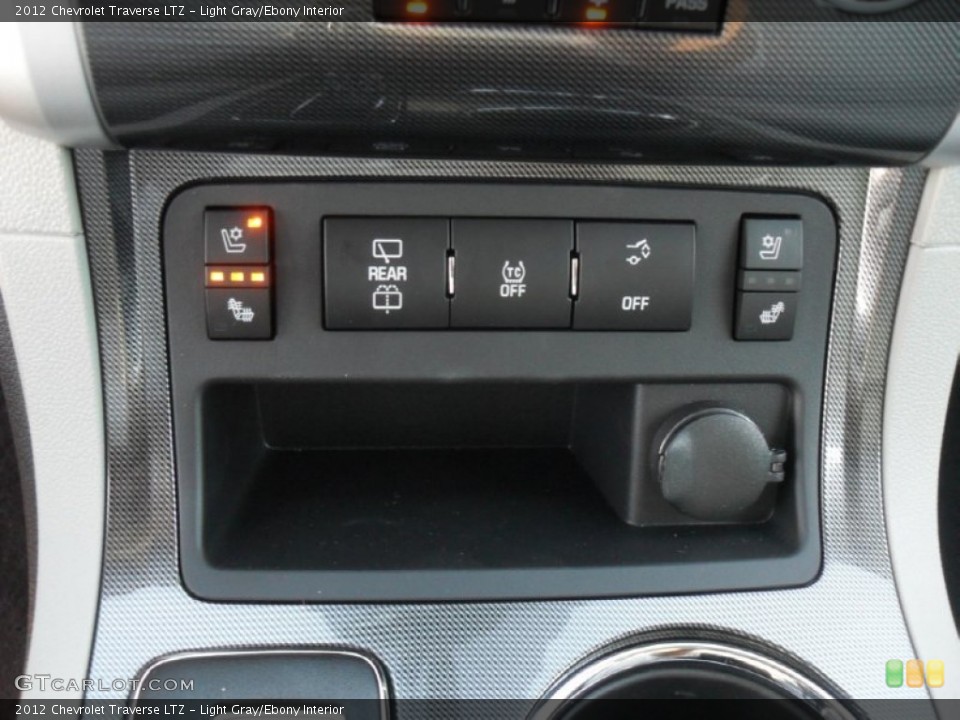 Light Gray/Ebony Interior Controls for the 2012 Chevrolet Traverse LTZ #55610845