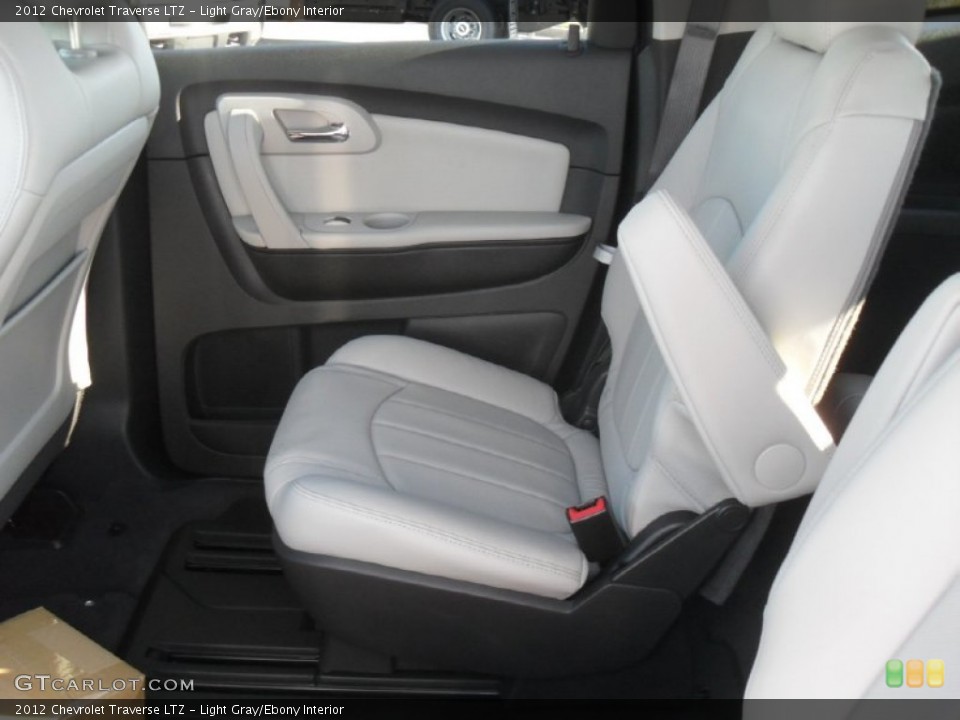 Light Gray/Ebony Interior Photo for the 2012 Chevrolet Traverse LTZ #55610872