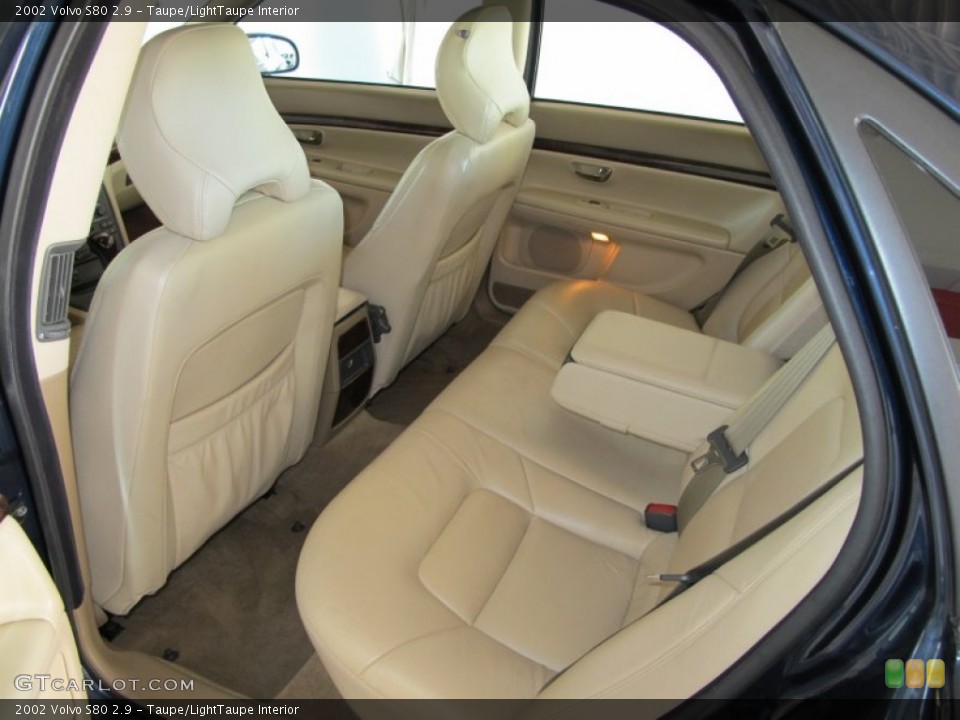 Taupe/LightTaupe Interior Photo for the 2002 Volvo S80 2.9 #55615808