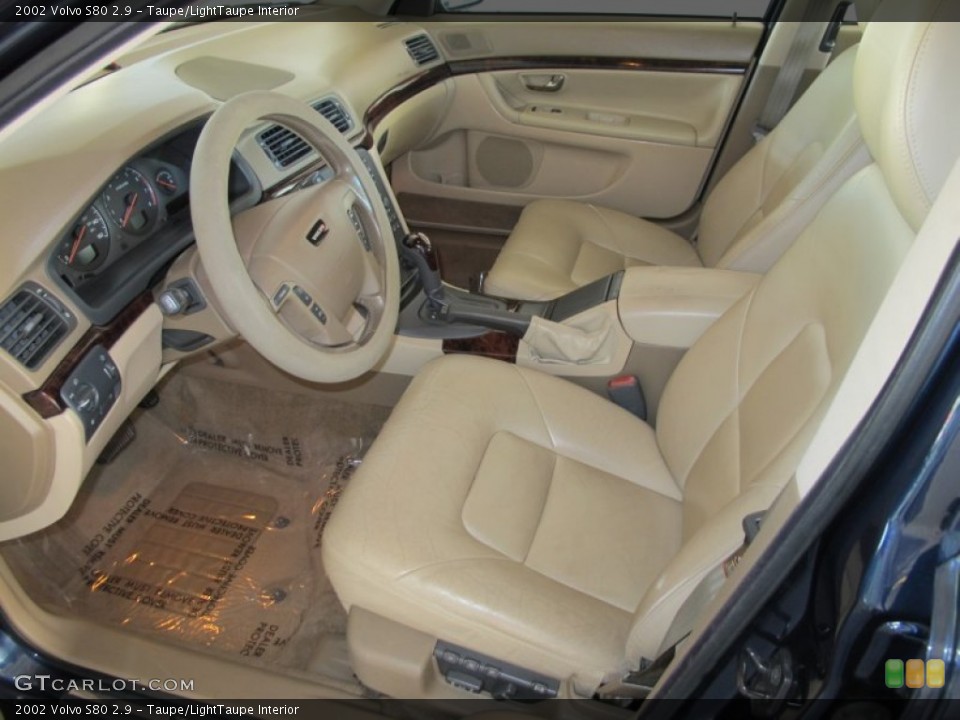 Taupe/LightTaupe Interior Photo for the 2002 Volvo S80 2.9 #55615822