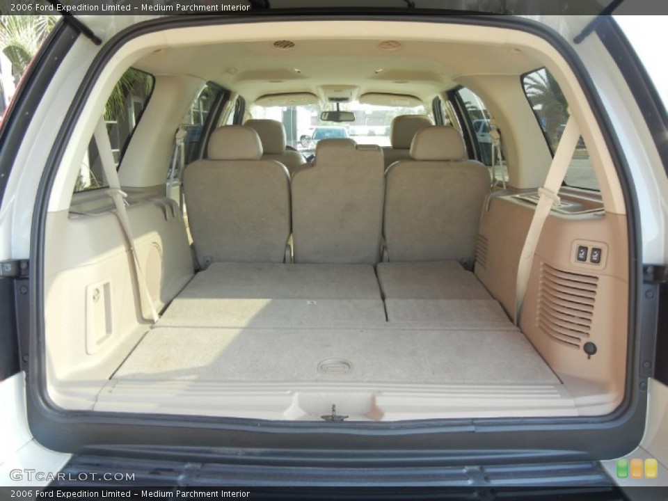 Medium Parchment Interior Trunk for the 2006 Ford Expedition Limited #55636268