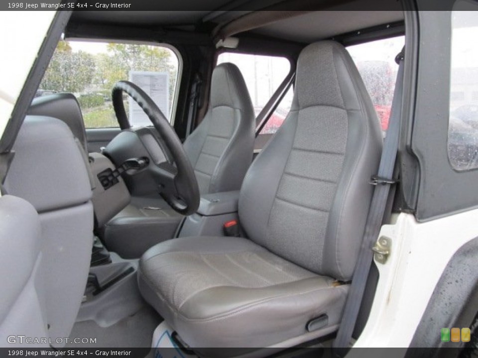 Gray Interior Photo for the 1998 Jeep Wrangler SE 4x4 #55636572