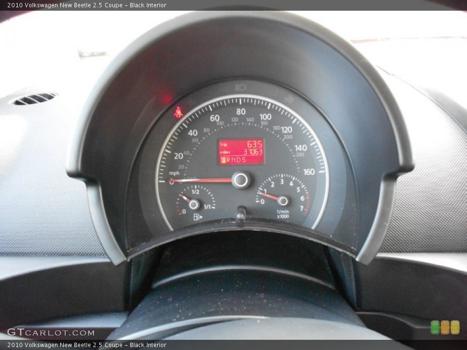 Black Interior Gauges for the 2010 Volkswagen New Beetle 2.5 Coupe #55637153