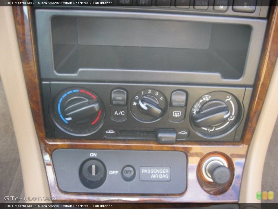 Tan Interior Controls for the 2001 Mazda MX-5 Miata Special Edition Roadster #55655314
