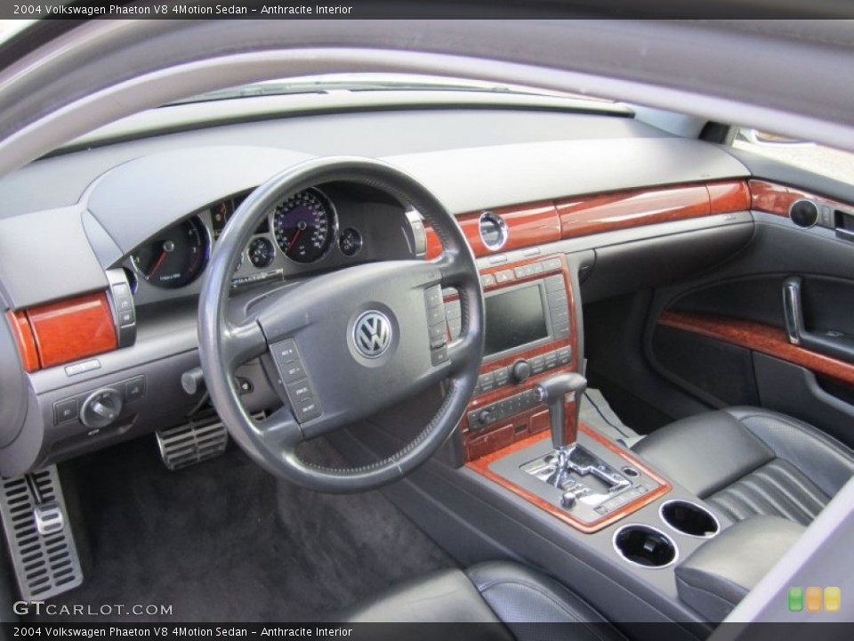 Anthracite Interior Photo for the 2004 Volkswagen Phaeton V8 4Motion Sedan #55675210