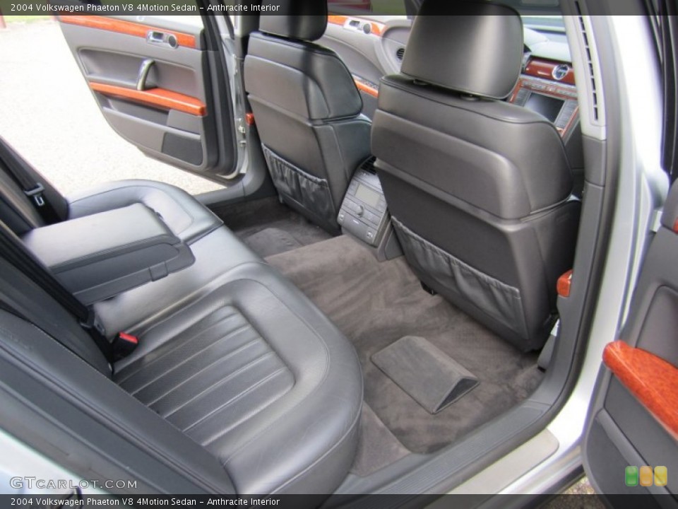 Anthracite Interior Photo for the 2004 Volkswagen Phaeton V8 4Motion Sedan #55675270