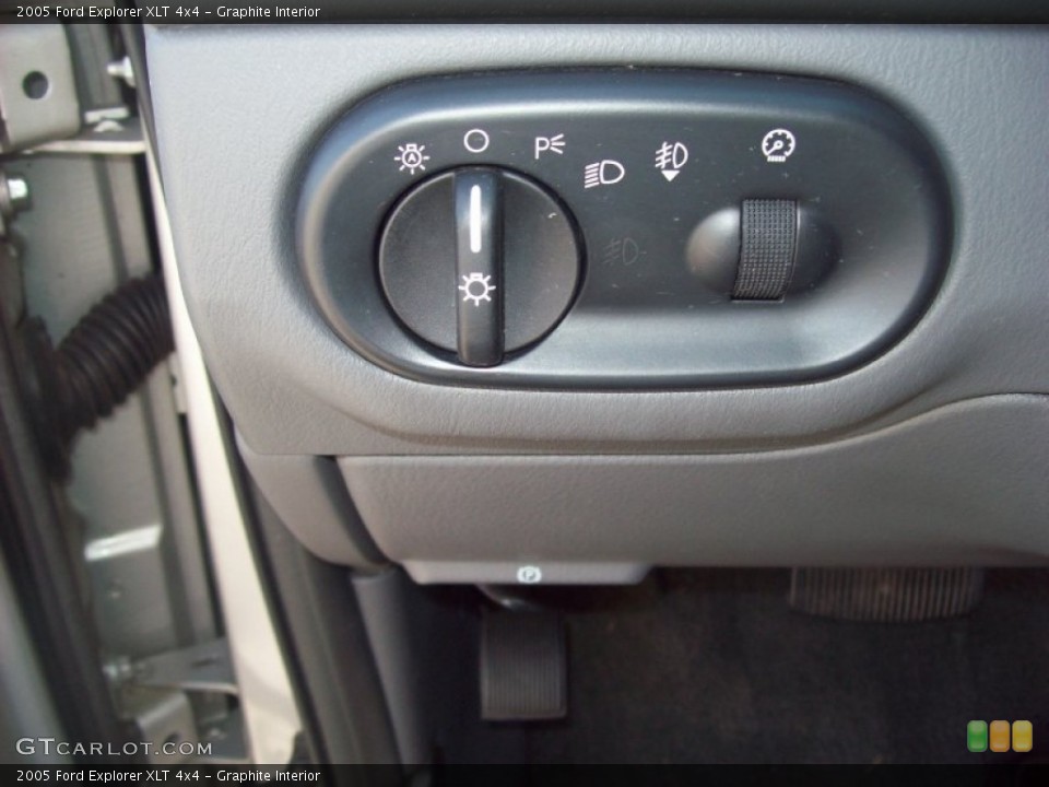 Graphite Interior Controls for the 2005 Ford Explorer XLT 4x4 #55682830