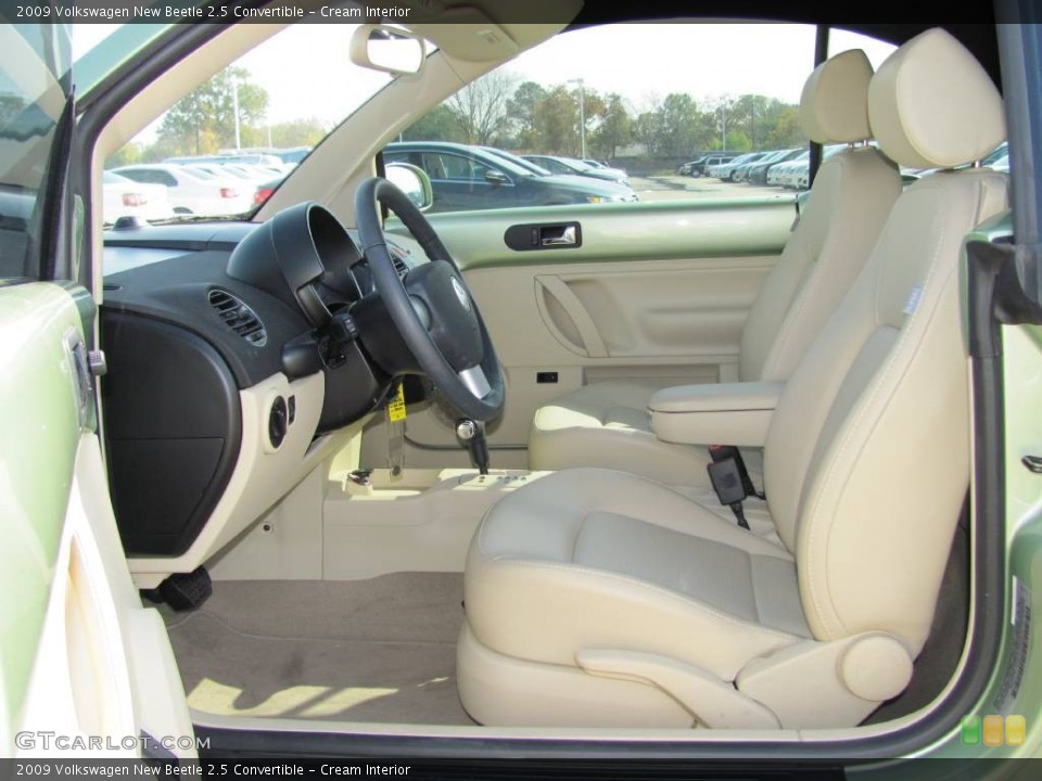 Cream Interior Photo for the 2009 Volkswagen New Beetle 2.5 Convertible #55695613