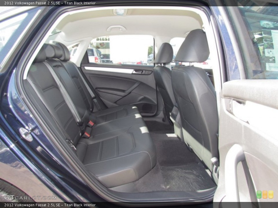Titan Black Interior Photo for the 2012 Volkswagen Passat 2.5L SE #55710814