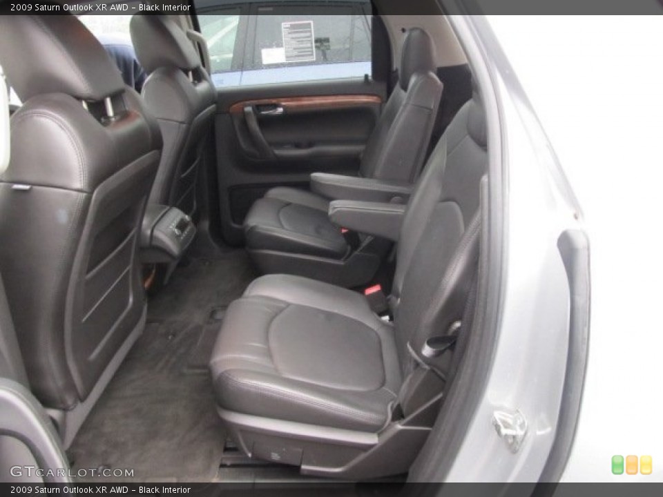 Black Interior Photo for the 2009 Saturn Outlook XR AWD #55712068